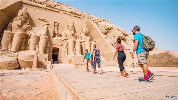 مصر تحقق 9 مليار دولار من عائدات السياحة في أقل من عام