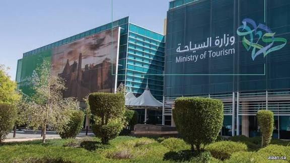 وزارة السياحة تعتمد سياسات وقواعد تسجيل العاملين وتوطين الأنشطة في المنشآت السياحية المرخصة