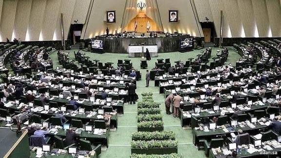 البرلمان الإيراني يُصوِّت على حذف 4 أصفار من العملة الوطنية
