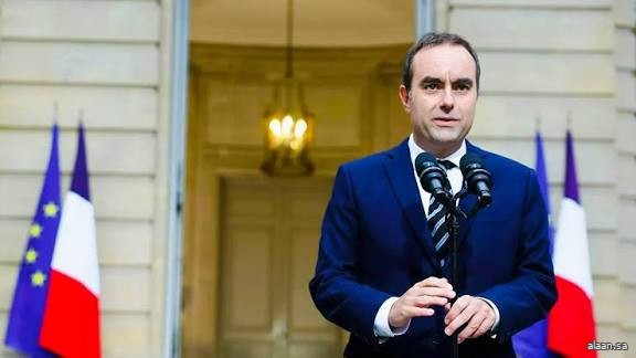 استقالة رئيس وزراء فرنسا الجديد بعد 14 ساعة من تشكيل حكومته