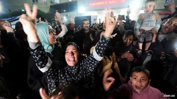غزة تحتفل بعد أنباء الاتفاق على وقف إطلاق النار