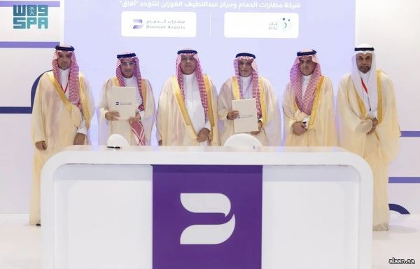 مطارات الدمام توقّع عقود مشاريع إستراتيجية بقيمة تتجاوز 500 مليون ريال