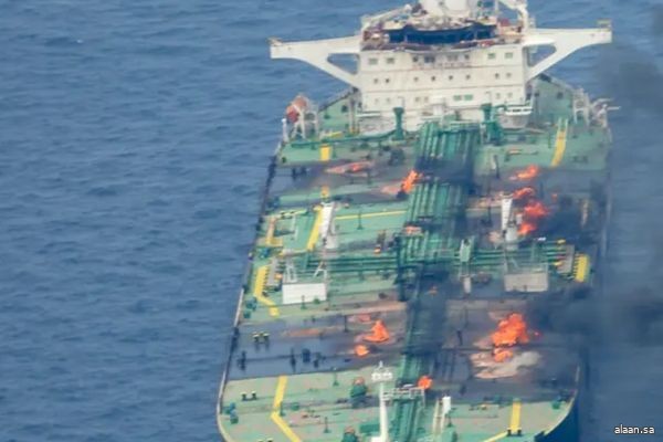 ناقلة ترفع علم الكاميرون تصدر نداء استغاثة قبالة سواحل أحور اليمنية ناقلة ترفع علم الكاميرون تصدر نداء استغاثة قبالة سواحل أحور اليمنية