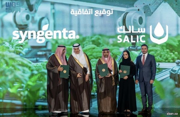 "استدامة" و"شركة فان دير هوفن" توقعان مذكرة تفاهم لتطوير التقنيات الزراعية الحديثة "استدامة" و"شركة فان دير هوفن" توقعان مذكرة تفاهم لتطوير التقنيات الزراعية الحديثة