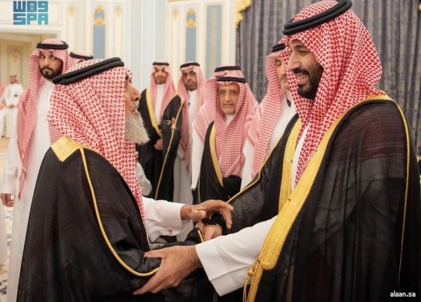 سموُّ ولي العهد يستقبل أصحاب السمو الأمراء والفضيلة العلماء والمعالي الوزراء وجمعًا من المواطنين الذين قدموا للسلام على سموه