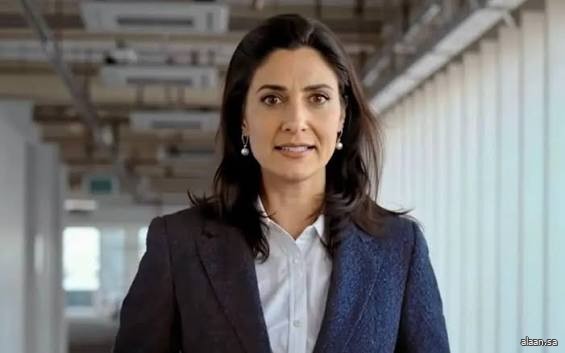 مذيعة افتراضية تقدّم فيلماً وثائقياً على قناة بريطانية مذيعة افتراضية تقدّم فيلماً وثائقياً على قناة بريطانية