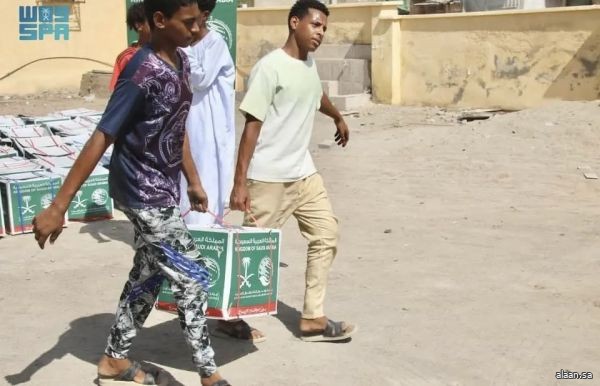 مركز الملك سلمان للإغاثة يوزّع (515) سلة غذائية في محلية بورتسودان بولاية البحر الأحمر في السودان
