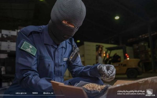 "المنافذ الجمركية" تُسجِّل 1371 حالة ضبط خلال أسبوع "المنافذ الجمركية" تُسجِّل 1371 حالة ضبط خلال أسبوع