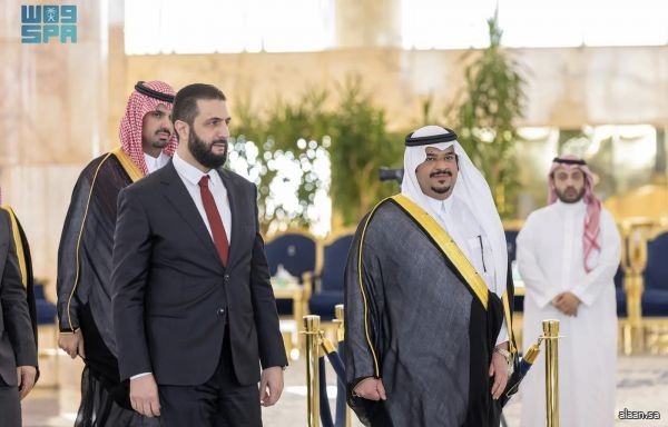 رئيس الجمهورية العربية السورية يصل إلى الرياض وفي مقدمة مستقبليه نائب أمير المنطقة رئيس الجمهورية العربية السورية يصل إلى الرياض وفي مقدمة مستقبليه نائب أمير المنطقة