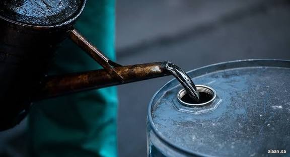 النفط يتراجع في سلسلة من الانخفاضات المستمرة