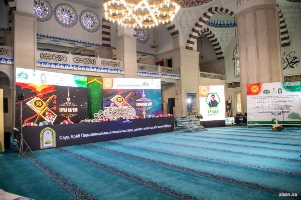 الوكالة الوطنية للشؤون الدينية بجمهورية قيرغيزستان تمنح وزير الشؤون الإسلامية وسام خدمة القرآن الكريم لعام 2025