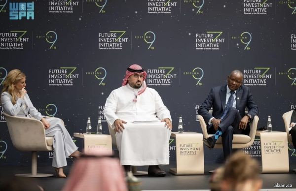 وزير الاقتصاد والتخطيط : القطاع الخاص ركيزة لتحقيق أهداف رؤية المملكة 2030 ونمو الأنشطة غير النفطية وزير الاقتصاد والتخطيط : القطاع الخاص ركيزة لتحقيق أهداف رؤية المملكة 2030 ونمو الأنشطة غير النفطية