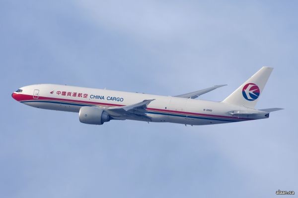 الصين تُطلق خط شحن جوي جديد يربط بين شانغهاي والرياض وبودابست