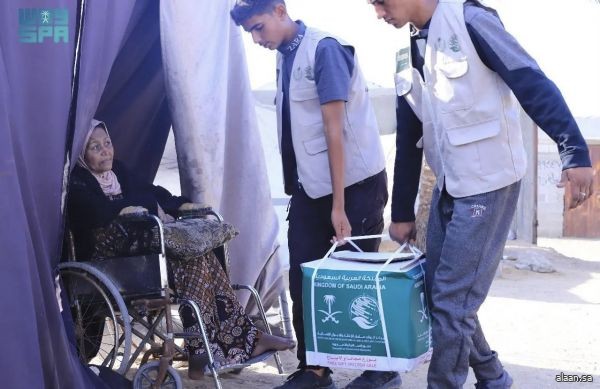 مركز الملك سلمان للإغاثة يواصل عطاءه الإنساني في منطقة مواصي رفح جنوب غزة