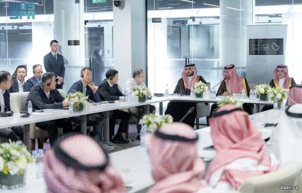 وزير الصناعة والثروة المعدنية يبحث الفرص الاستثمارية المشتركة في الصناعات المتقدمة مع الصين