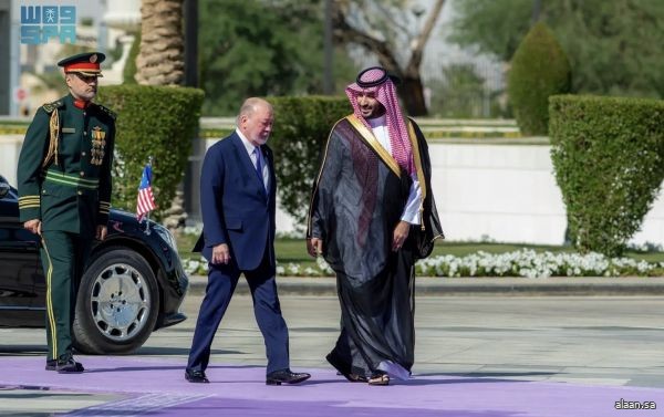 سمو ولي العهد يستقبل ملك ماليزيا ويعقدان جلسة مباحثات رسمية