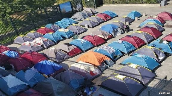 منظمات إنسانية تنقل نحو 300 لاجئ من مخيمات عشوائية إلى مساكن مؤقتة في باريس