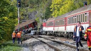 تصادم قطارين في سلوفاكيا وإصابة عشرات الركاب