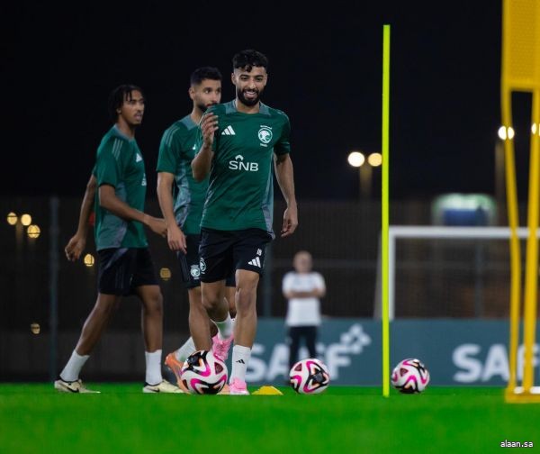 المنتخب السعودي يبدأ تدريباته في معسكر جدة استعداداً للقاء ساحل العاج