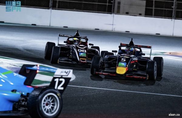 حلبة كورنيش جدة تشهد منافسات السباق الأول من الجولة الرابعة لبطولة أرامكو للفورمولا 4