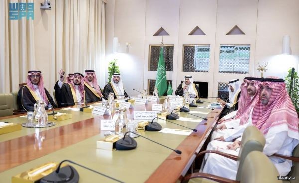 بتوجيه من أمير الرياض.. نائب أمير المنطقة يطلق مشروعي تطوير أدلة الإجراءات وجدول الصلاحيات ضمن الخطة الإستراتيجية للإمارة