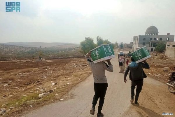 مركز الملك سلمان للإغاثة يوزّع 1.500 سلة غذائية بمحافظة إدلب