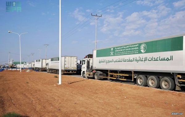 قافلة إغاثية سعودية تعبر منفذ جابر الحدودي متجهة إلى سوريا مقدمة من مركز الملك سلمان للإغاثة