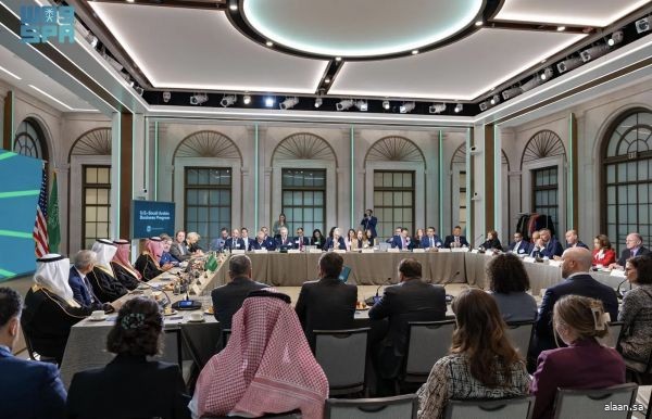 وزير الصناعة والثروة المعدنية يرأس اجتماع الطاولة المستديرة مع كبرى الشركات الأمريكية بواشنطن