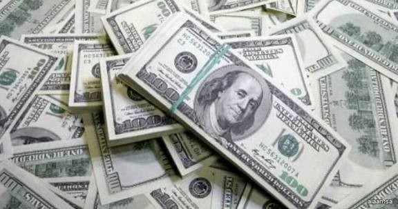 الدولار يتجه لتسجيل أفضل أداء أسبوعي في أكثر من شهر