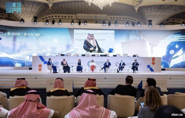 GC21 ..  جلسة حوارية رفيعة المستوى بعنوان "تمكين المرأة وتحويل الصناعة: قيادة من أجل مستقبل مستدام"