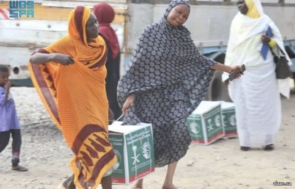 مركز الملك سلمان للإغاثة يوزّع (550) سلة غذائية في محلية بورتسودان بولاية البحر الأحمر في السودان