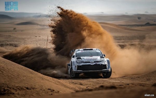 "مارتن سيسك" يتصدر الترتيب العام في ثالث أيام "رالي السعودية 2025"