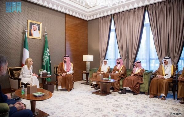 سمو ولي العهد يلتقي رئيسة وزراء إيطاليا