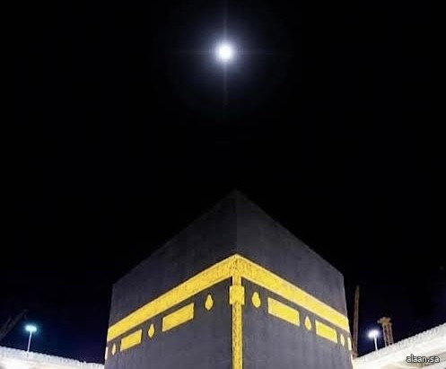 سماء مكة تشهد فجر غدٍ الجمعة تعامد كوكب المشتري على الكعبة المشرفة