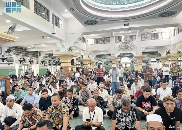 الشؤون الإسلامية تقيم خطبة الجمعة في جامع الأزهر بجاكرتا