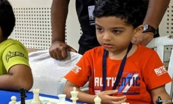بعمر 3 سنوات يدخل تاريخ الشطرنج الدولي