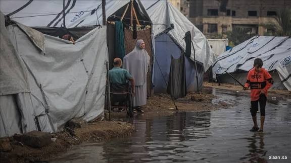 الأمطار تُغرق خيام النازحين في غزة