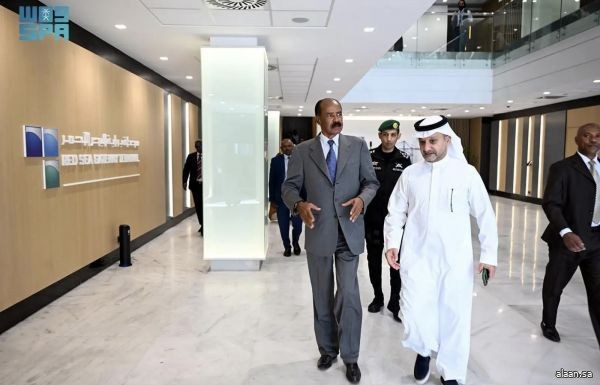 رئيس دولة إريتريا يزور ميناء جدة الإسلامي