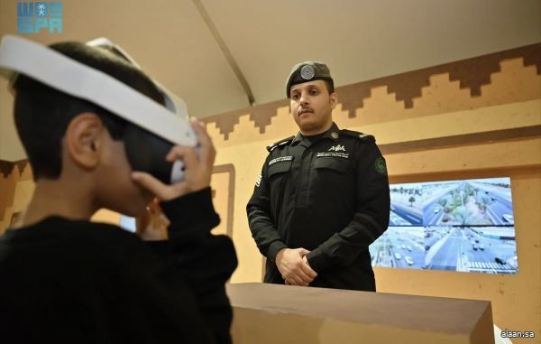 المركز الوطني للعمليات الأمنية يستعرض تجربة حية عبر تقنية الواقع لزوّار معرض "واحة الأمن"