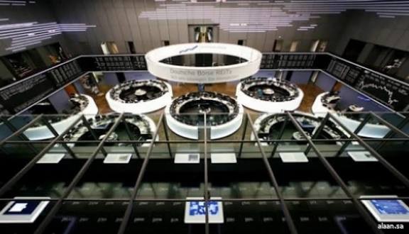 الأسهم الأوروبية تستقر قرب مستويات قياسية مرتفعة قبل نهاية العام