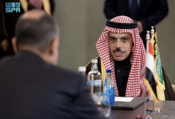 سمو وزير الخارجية ووزير خارجية مصر يناقشان آخر التطورات الإقليمية والدولية