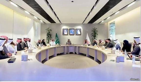 "الغذاء والدواء" تبحث تعزيز تطبيق نظام تتبع الأدوية "رصد"