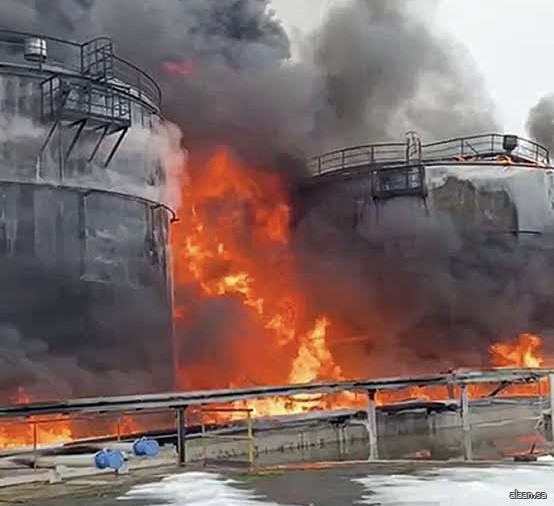 اندلاع حريق بمستودع نفط قرب فولغوغراد الروسية جرّاء سقوط حطام مسيرة