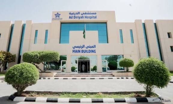 مستشفى الدرعية يُحقق إنجازًا نوعيًا في تصحيح تشوّه العمود الفقري لمريض في العقد الرابع من عمره