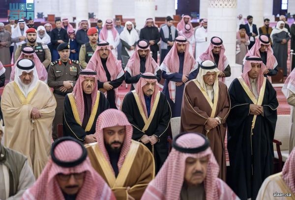 سمو أمير منطقة الرياض يؤدي صلاة الميت على والدة الأمير شقران بن سعود بن عبدالعزيز