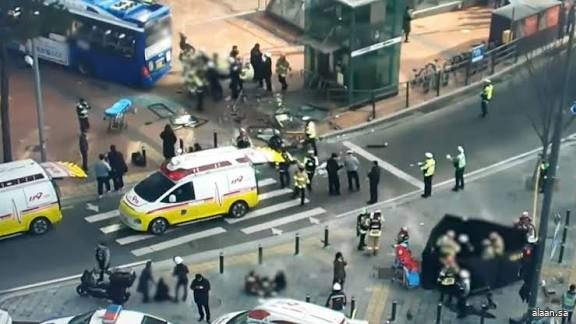 انحراف حافلة عن الطريق في غرب سيئول وإصابة 13 شخص