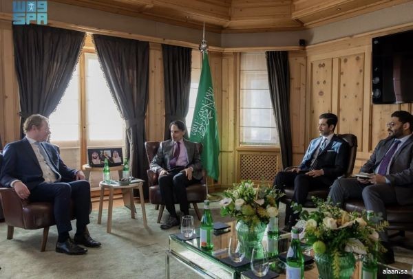 سمو وزير الخارجية يلتقي وزير خارجية هولندا