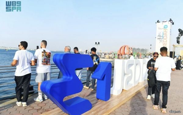 كورنيش جدة .. منطقة المشجعين تشهد توافدًا جماهيريًا كبيرًا مع انطلاق بطولة "E1"