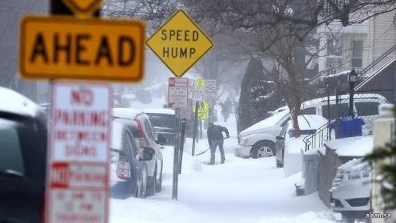 إعلان حالة طوارئ في 18 ولاية أمريكية بسبب عاصفة ثلجية و إلغاء آلاف الرحلات