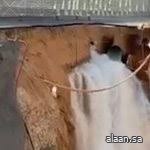 مركز مشاريع البنية التحتية في الرياض : انهيار خطر في أحد الشوارع الرئيسة شمال مدينة الرياض